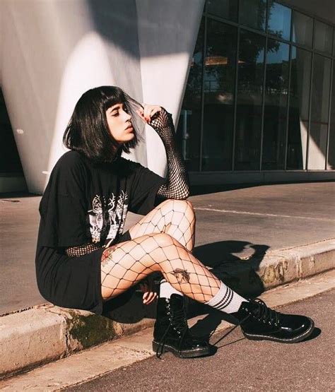 50 Edgy Grunge Looks To Watch Right Now Grunge Look Grunge Outfits