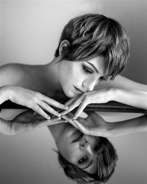 Self Portraits Female Creative Indoor Photoshoot Learn 14 Essential