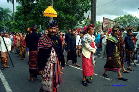 Baju Adat Kalimantan Barat Suku Sasak Bajuku