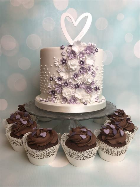 Styrofoam cake dummies can be transformed into sweet ruffled 1 tier cake stands. Wedding Cake & Cupcakes - Mel's Amazing Cakes