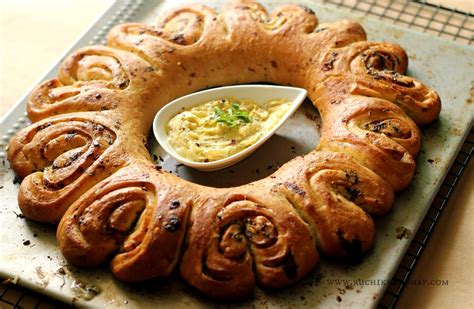 Herbed Garlic Butter Garland Bread ~ Breadbakers Ruchik