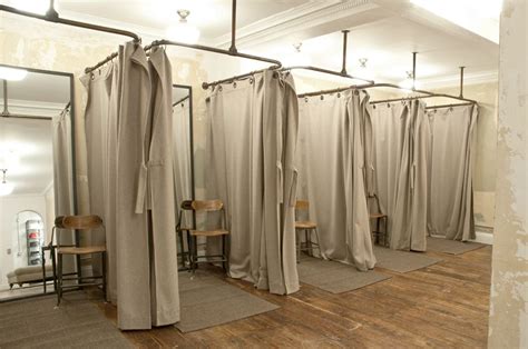 Like The Ease Of This In All White Retail Dressing Room Ideas Bing Images Room Store