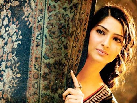 Sonam Kapoor Wants To Play Meena Kumari Bollywood Hindustan Times