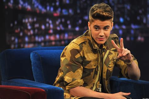 Justin Biebers Sex Life How The Singer Gets Women Into Bed Report Huffpost