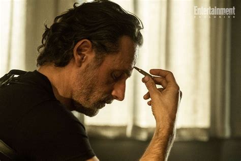 andrew lincoln finally has to watch himself act on the walking dead