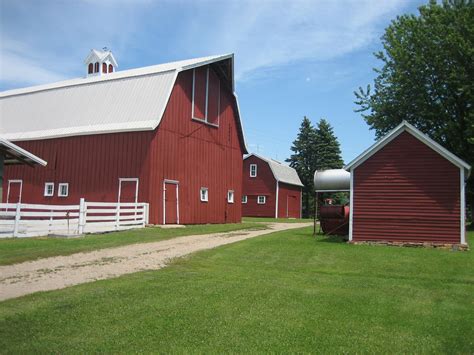 Minnesota barn | Farm barn, Farm buildings, Barns sheds