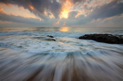 图片素材 海滩 景观 性质 砂 岩 海洋 地平线 云 天空 太阳 日出 日落 阳光 早上 支撑 黎明 旅行