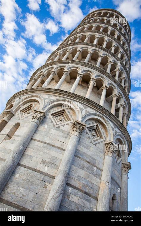 Perspectiva De La Torre Inclinada De Pisa Italia Famosos Monumentos