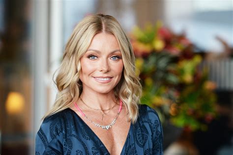 Kelly Ripa First Saw Mark Consuelos Photo And Knew They Would Be