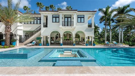 Check Out This 10000 Sq Ft Mansion On Floridas Hyper Exclusive