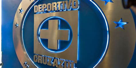 El técnico peruano permanecerá con la máquina por un año más, luego del título de liga del guard1anes 2021. CRUZ AZUL: Dos cracks sudamericanos son los primeros ...