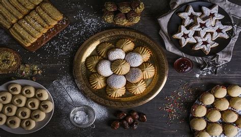تفسير حلم الطعام الكثير للعزباء في المنام فهو دليل تمسكها بالمبادئ والقيم وتتميز بأخلاقها الحسنة. تفسير حلم كعك العيد في المنام للعزباء والمتزجة لابن سيرين - ايوا مصر