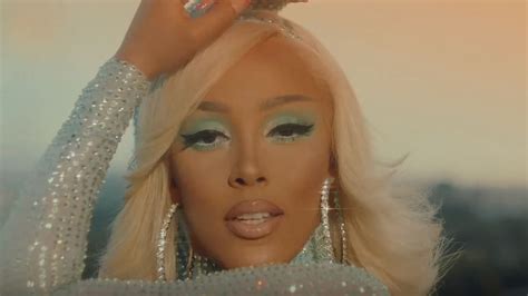Doja Cat Is A 70s Disco Diva In Psychedelic Say So Music Video Images And Photos Finder