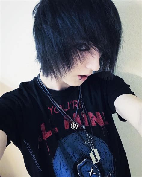 Pin By Colton Oof On Moda Hombres Cute Emo Boys Cute Emo Guys Emo Scene