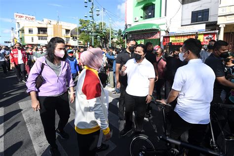 Foto Momen Presiden Jalan Santai Di Lokasi Cfd Bersama Jan Ethes
