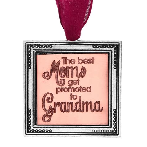 Best Moms Get Promoted To Grandma Ornament Wendell August