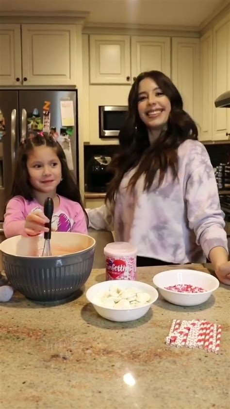 Teen Mom Star Vee Rivera Launches Online Baking Show With Her 5 Year Old Daughter Vivi The Us Sun