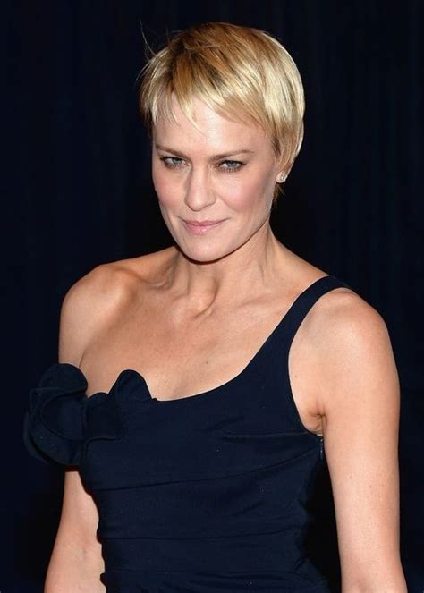 To help visualize her height, we've included a side by side comparison with other celebrities, short and tall! Robin-Wright_House_Of_Cards | Robin wright, Robin, Short ...