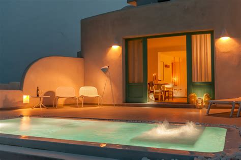 Avion Luxury Spa Suites | Private Pools | Caldera Sunset Sea Views