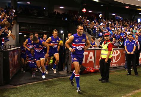 The footscray football club was founded in 1877 and are known by the bulldogs, doggies, dogs, bullies, pups, the scray and scraggers. AFL Rd 1 - Western Bulldogs v Collingwood - Zimbio