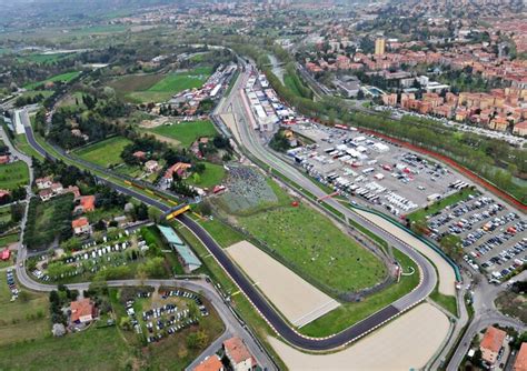 En 1970, alors que d'importants travaux sont faits, il prend le nom d'autodromo dino ferrari. Autodromo Internazionale Enzo e Dino Ferrari - Imola ...