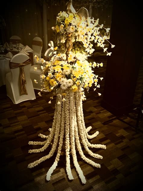 Our network of local florists and flower shops offers same people from sri lanka, india and bangladesh adorn their home with flowers when there is a wedding in the family. oil lamp decoration | Lamp decor, Table decorations, Decor