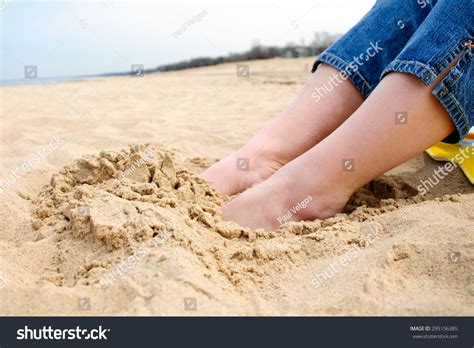 Picture Female Feet Buried Sand Beach Foto Stock 295156385 Shutterstock