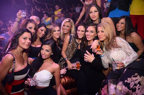 Pin By Global Nightlife On Party People Dubai Nightlife Night Life Night Club