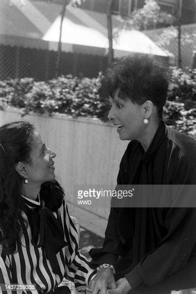 Gail Lumet Buckley And Her Mother Lena Horne Pose For A Portrait