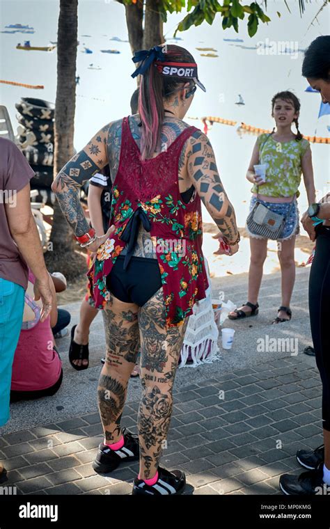 Tätowiererin Tätowierte Frau Beim Bikini Fun Run Pattaya Thailand
