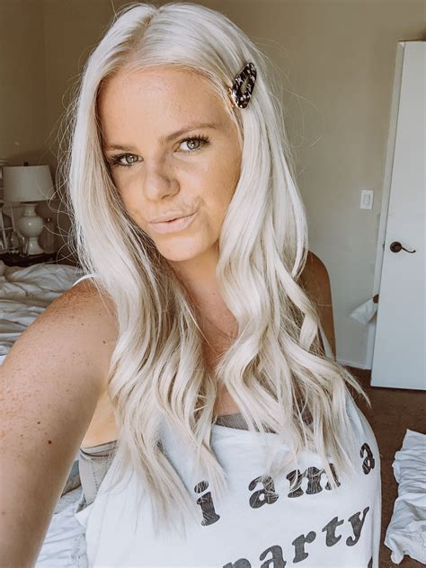 Platinum Blonde Mom Selfie In Platinum Blonde Creamy Blonde Hair Clips