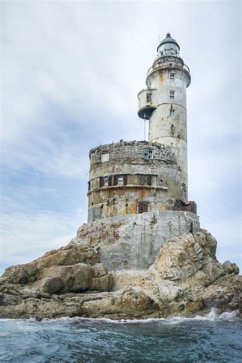 30 Most Beautiful Abandoned Places Abandoned Ruins And Buildings