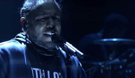 Galeria - Líder de indicações ao Grammy, Kendrick Lamar canta nas ruas