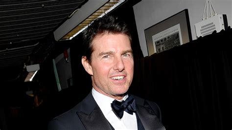 Tom cruise's relationship to stunts might not make sense to regular folks, but that is what makes him an action star. The Holiday Gift Tom Cruise Sends To His Entire List
