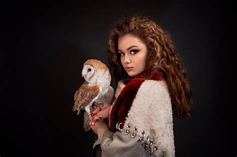 Grigoriy Lifin Alina Zaslavskaya Face Red Nails Women Owl