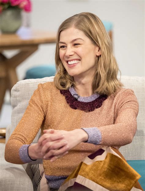 Rosamund Pike Lorraine Tv Show 22 Gotceleb