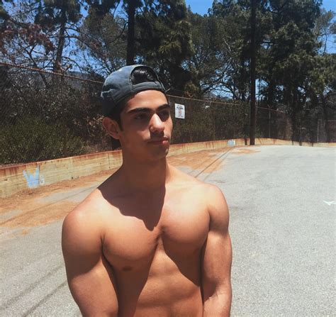 The Stars Come Out To Play Matthew Frias Shirtless Twitter Pics