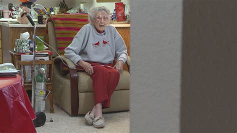 Scammer Claims To Be 98 Year Olds Grandson Swindles Her Out Of 2000 In T Cards