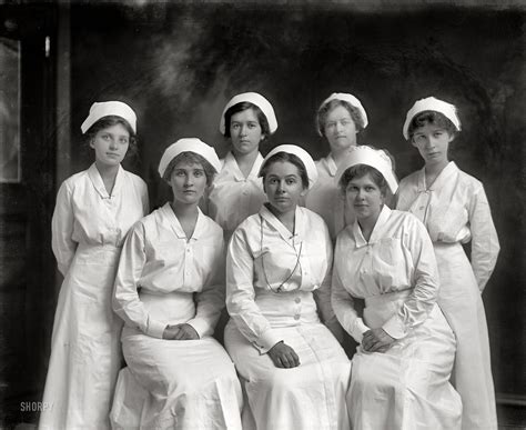 Nurses Group Photo Ca 1920 History Of Nursing Medical History Women