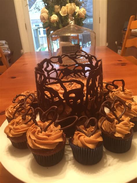Chocolate cage cake Peanut butter frosting | Peanut butter frosting, Butter frosting, Peanut butter