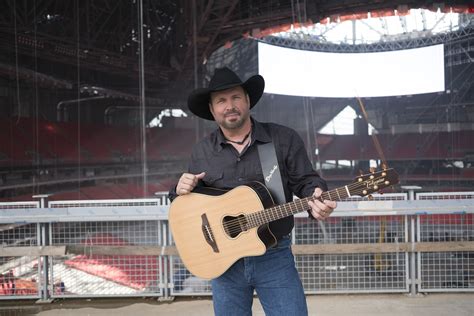 Share the best gifs now >>>. Garth Brooks to Host Inaugural Concert at Mercedes-Benz ...