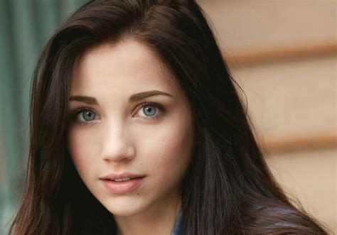 24 Actresses With Brown Hair And Grey Eyes