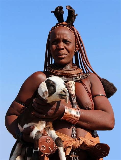 When Two Cultures Collide Amazing Photos Of African Tribeswoman Making Trip To The Supermarket