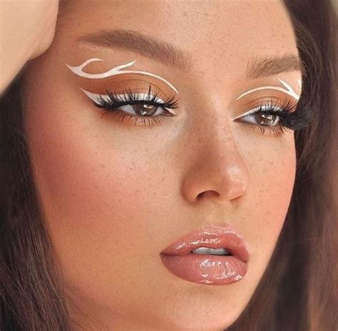 Hottest Trend Alert Ditch The Winged Eyeliner For Graphic Eyeliner Looks