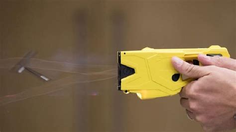11 Year Old Girl Shocked With Taser