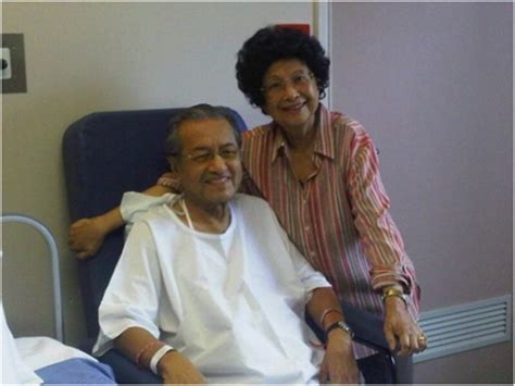 Dr mahathir shared that he saved his pay the entire time at the office, and that was how he accumulated quite a lot of money over the decades. Ustaz Saiful Bahri: Gambar siapa disisi Tun Mahathir di ...