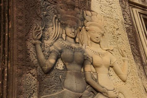 Apsara Dancers Of Angkor Wat Stock Image Image Of Naked Courtyard