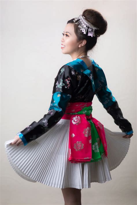 hmong-outfit-series-white-hmong-ha-giang-roses-and-wine