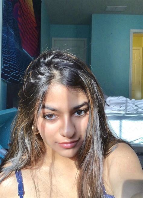 instagram selfie at golden hour girl with brown hair hair highlights brown skin