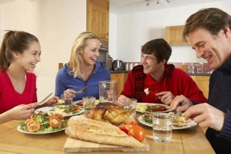 Entrega de comida ao domicílio. Comer en casa puede reducir riesgo de sobrepeso y obesidad